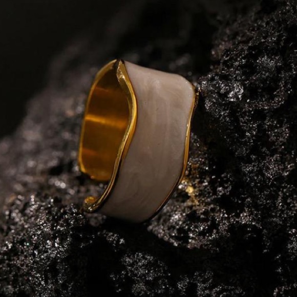 White wide enamel ring - Picture 5 of 7